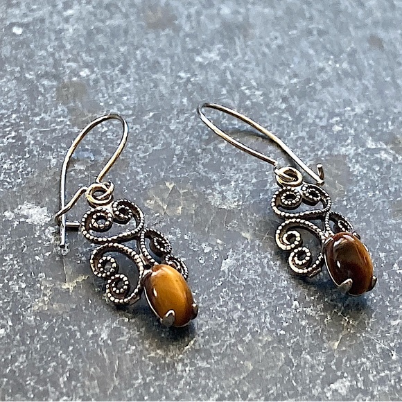Tigers eye dangle earrings with delicate filigree detail. - Picture 2 of 6